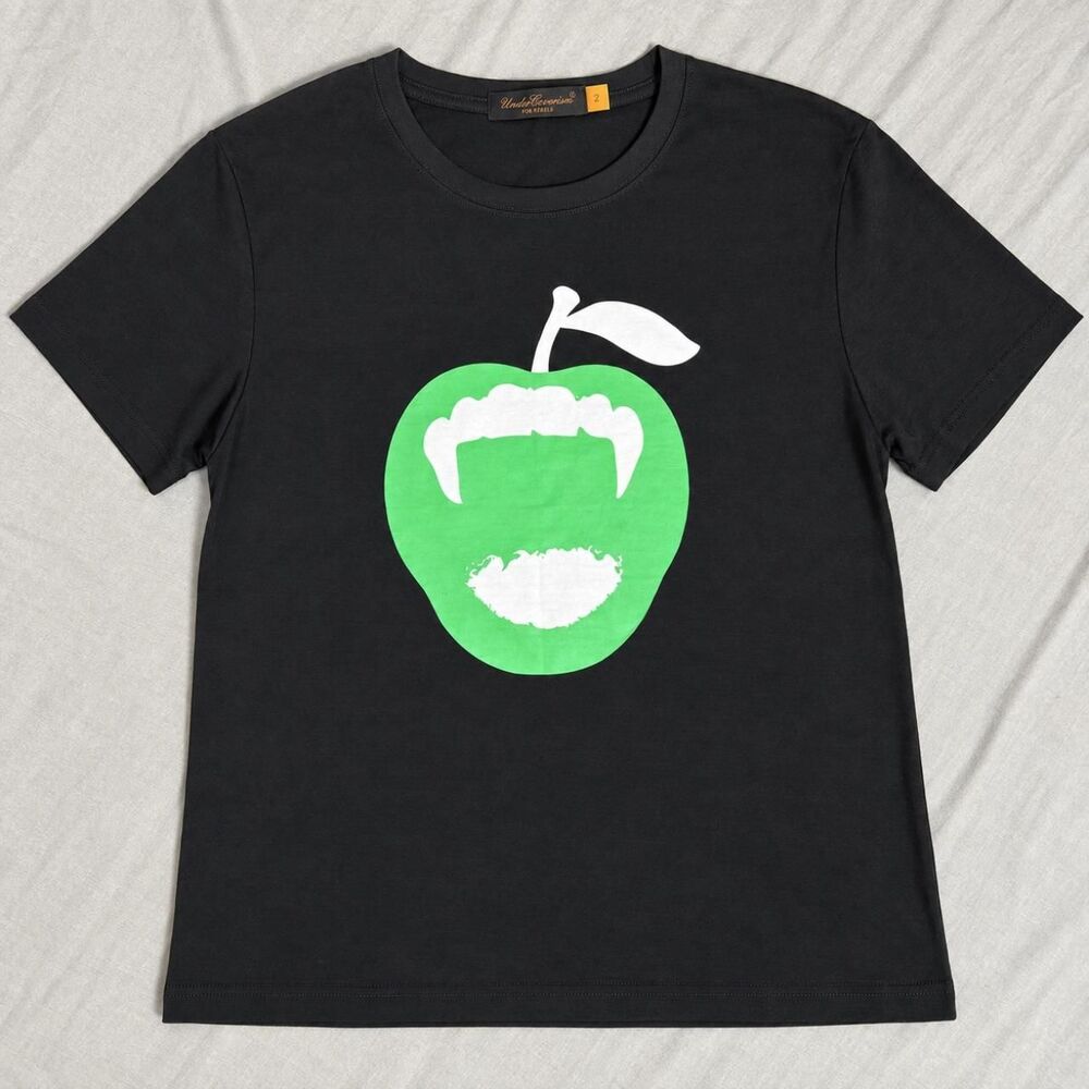 Undercover Men's Black and Green T-shirt